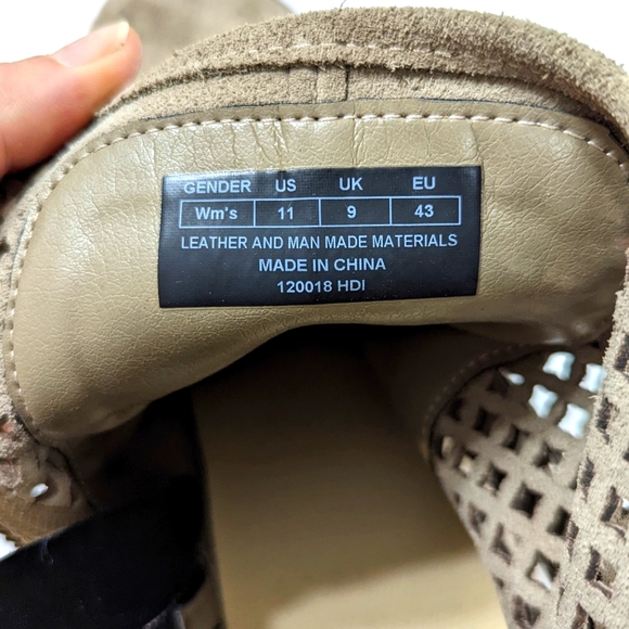 Sold - The Original Muck Boot - Picture 12 of 12